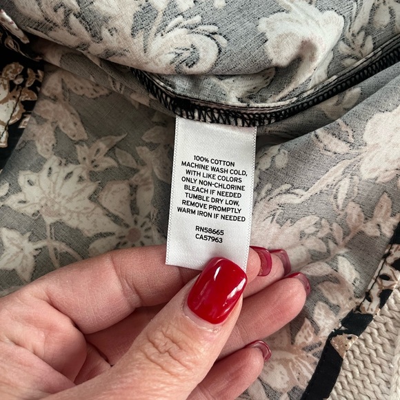 Melrose & Market Floral Black and Cream Women's Designer Blouse Size Medium - Picture 9 of 16